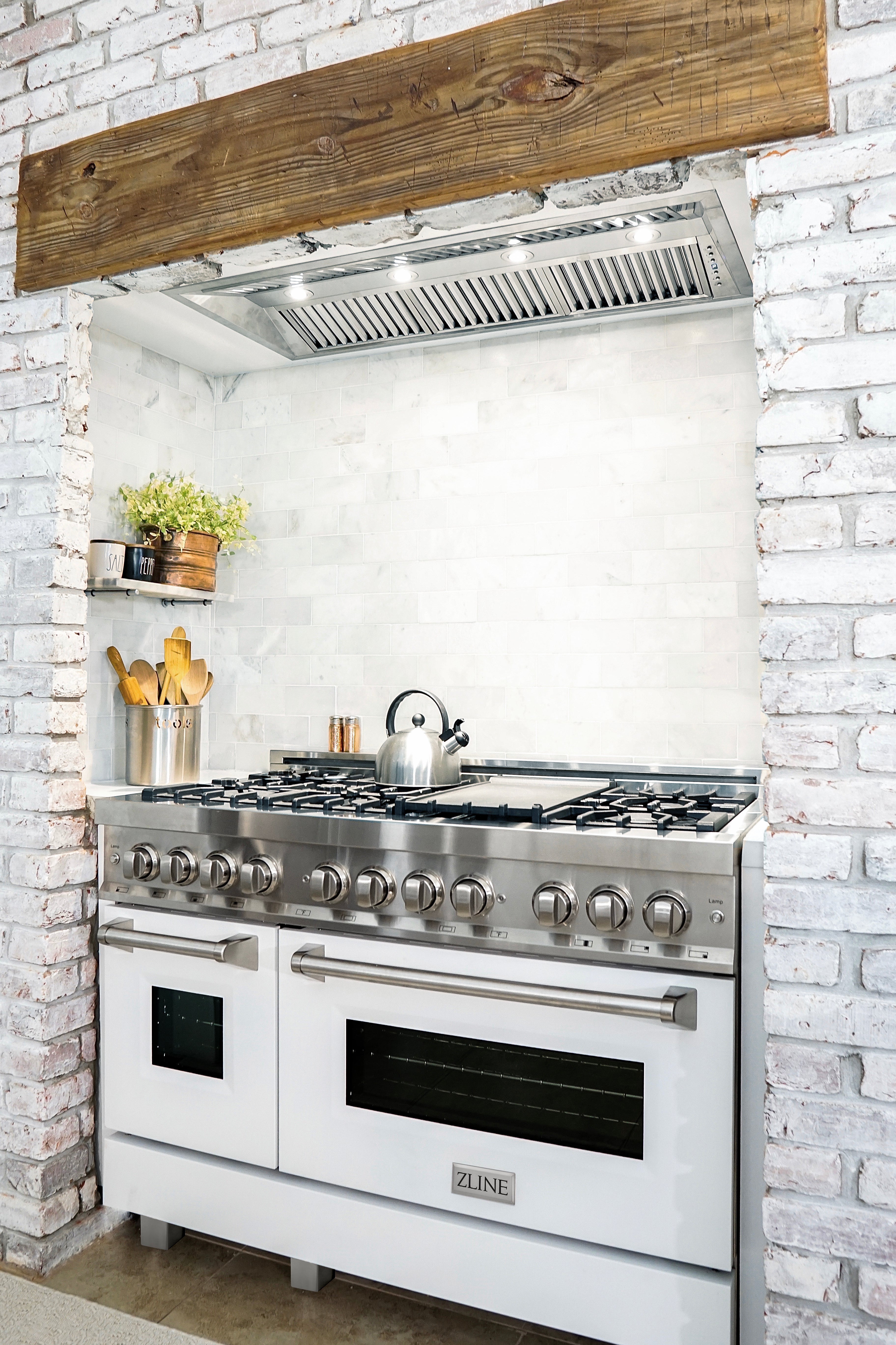 ZLINE 46 in. Range Hood Insert 18 in. Depth Stainless Steel 700 CFM 4-Speed Motor LED Lighting (698-46)