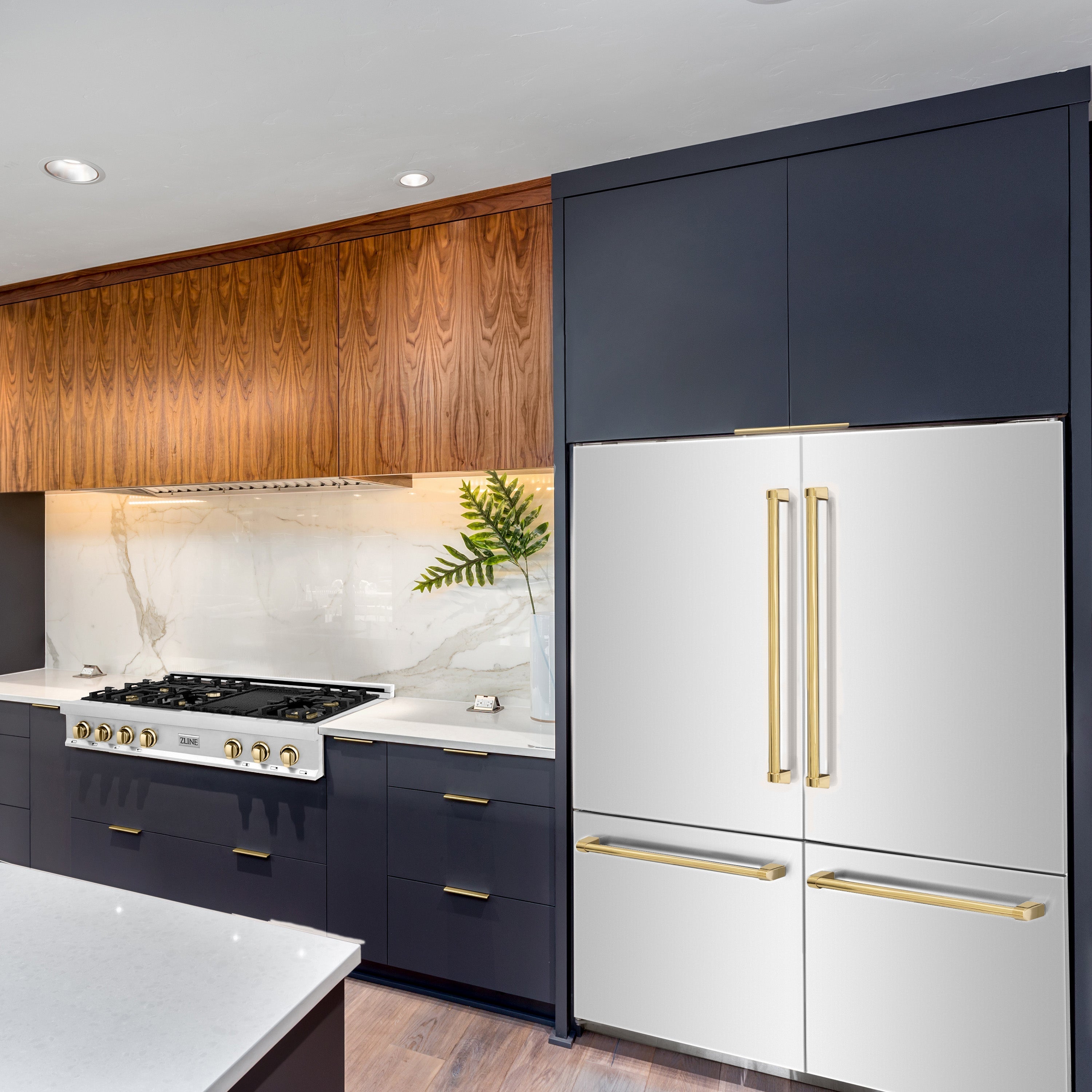 ZLINE 60" Built-In Refrigerator Internal Water & Ice Dispenser Stainless Steel Gold Accents (RBIVZ-304-60-G)